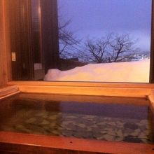 お風呂から見える雪景色