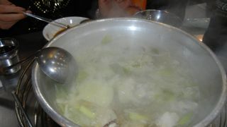 鶏まるごとエキスたっぷりの水炊き　「 陳玉華ハルメ元祖タッカンマリ」