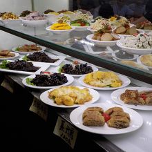 小皿は好きなのを取ります