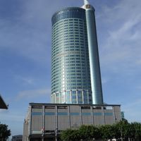 台南駅裏にそびえ立つ