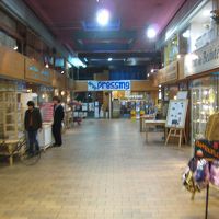 １Ｆショップ（奥にコインランドリのお店）