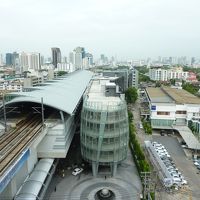 スカイトレインのラムカムヘン駅に直結