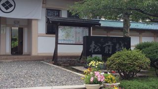 ライトアップされています