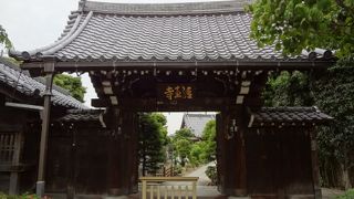 谷中銀座に向かう途中に訪問を！