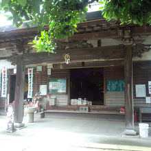 左側が弘法堂