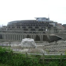 国道側からの外観です。