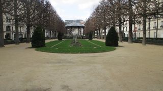 コメルス広場　ショッピングの間に一休み