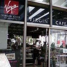 お店の入り口そばです。