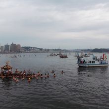 天王祭・海上渡御の神事(東浜沖合)