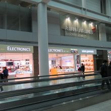 ３階免税店エリア　２９番ゲート近くにあります