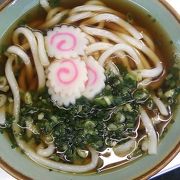 冷凍うどんの麺を使用したかけうどん