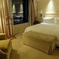 コーナー・スイートの寝室部分。