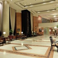 ロビー周辺も高級感ある造り。