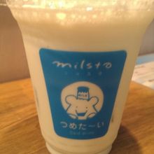 今の時期限定のメロンシェイク。