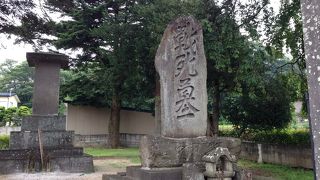 戦死者を弔う石碑がある