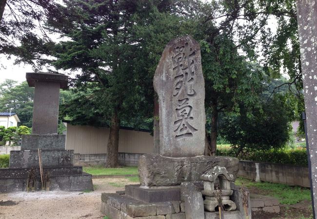 戦死者を弔う石碑がある