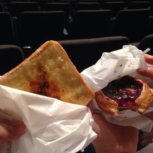 クレームブリュレとブルーベリーデニッシュ