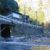 山奥で川から湧き出る天然温泉