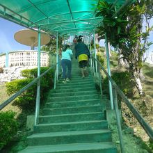 展望台へは214段の階段を登ります
