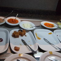 朝食はなかなか追加が来ない状態。