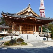 年男年女らによる“お練り”がある増上寺