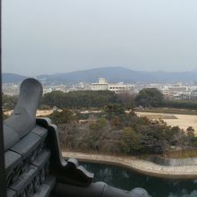 天守閣の眺めです。城の北側には後楽園が見えました。