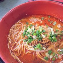 まだまだいける、とタンタン麺をオーダー。