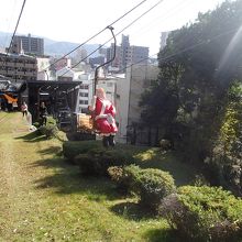 サンタもリフトに乗ってました。