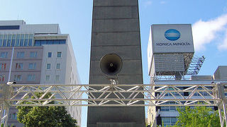 大通公園にそびえる石塔