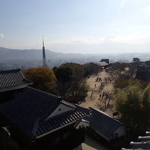 城の前の公園と眺め