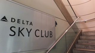 デルタのスカイクラブラウンジについて。