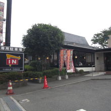 入口はこちら。