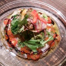 ヒラメのカルパッチョ。イクラものってる！