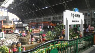 楽しいオブジェが並ぶ