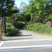 レクチャー後直接フィールドハウスから遊歩道入り口に出ます。