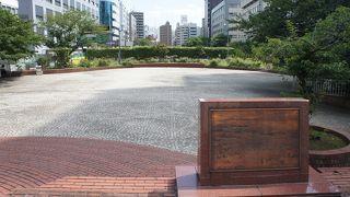 公園と言っても空き地に毛の生えたくらいの場所