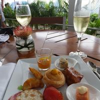 ラウンジでのアフタヌーンティー