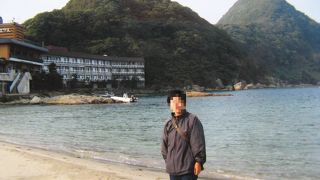 猫がうずくまったように見える半島