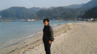 “快水浴場百選”や“日本の渚100選”に選ばれている