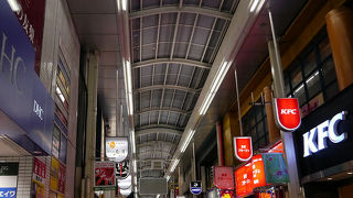 昭和の雰囲気を残すアーケード商店街