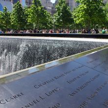 添えられている赤いバラに心が打たれます。