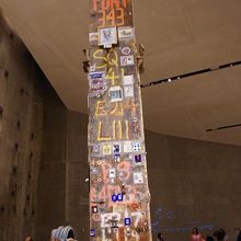 廃墟から最後に救い出された鋼鉄　最後の柱