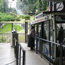 マドンナの案内でロープウェイに乗ります。