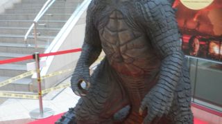 ゴジラの人形が飾らていた