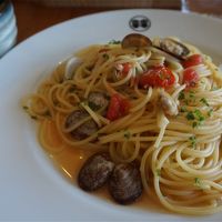 パスタメニュー。家紋入りのお皿でサーブされます。