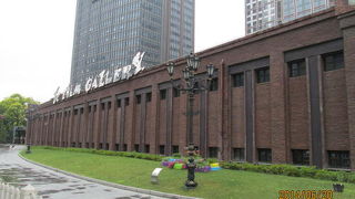 2014年5月1日、ジャッキー・チェンの記念館「成龍電影芸術館」が上海市内にオープン。