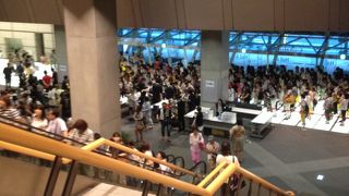 広くて綺麗な会場