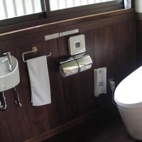 自動で開くトイレ