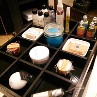 スイートのバスアメニティは充実♪ペットのアクアも毎日1人1本