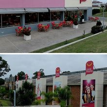 コロニア・ショッピング外観。大きく新しい店舗です。 